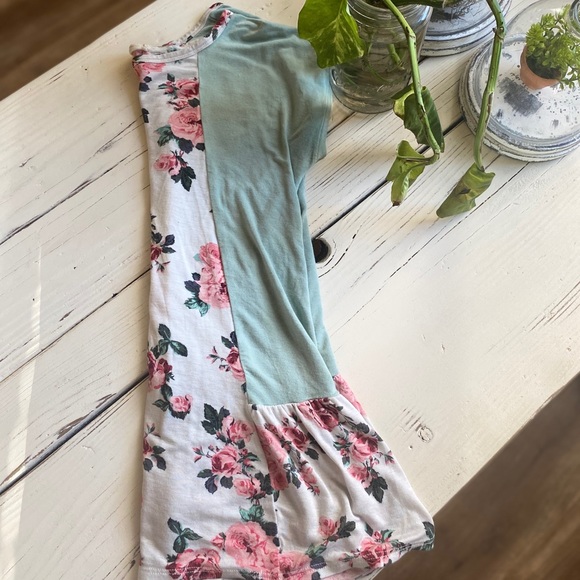 Floral & Mint Tee - Picture 4 of 5